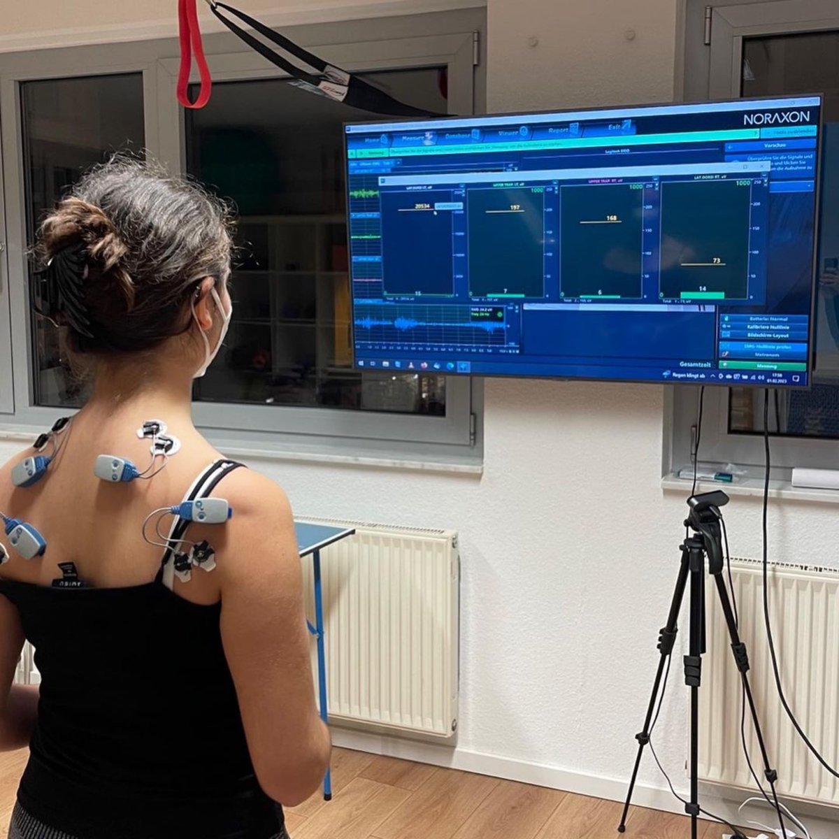 NoraxonUSA's tweet photo. Check out this #repost from InPhysio! They are using biofeedback training for rotator cuff associated shoulder pain, hyper-laxity, and scapula dyskinesia! 
.
.
.
.
.
#noraxon #rotatorcuffrehab #biofeedbacktraining #biomechanics #repost https://t.co/5WokGJhkJb