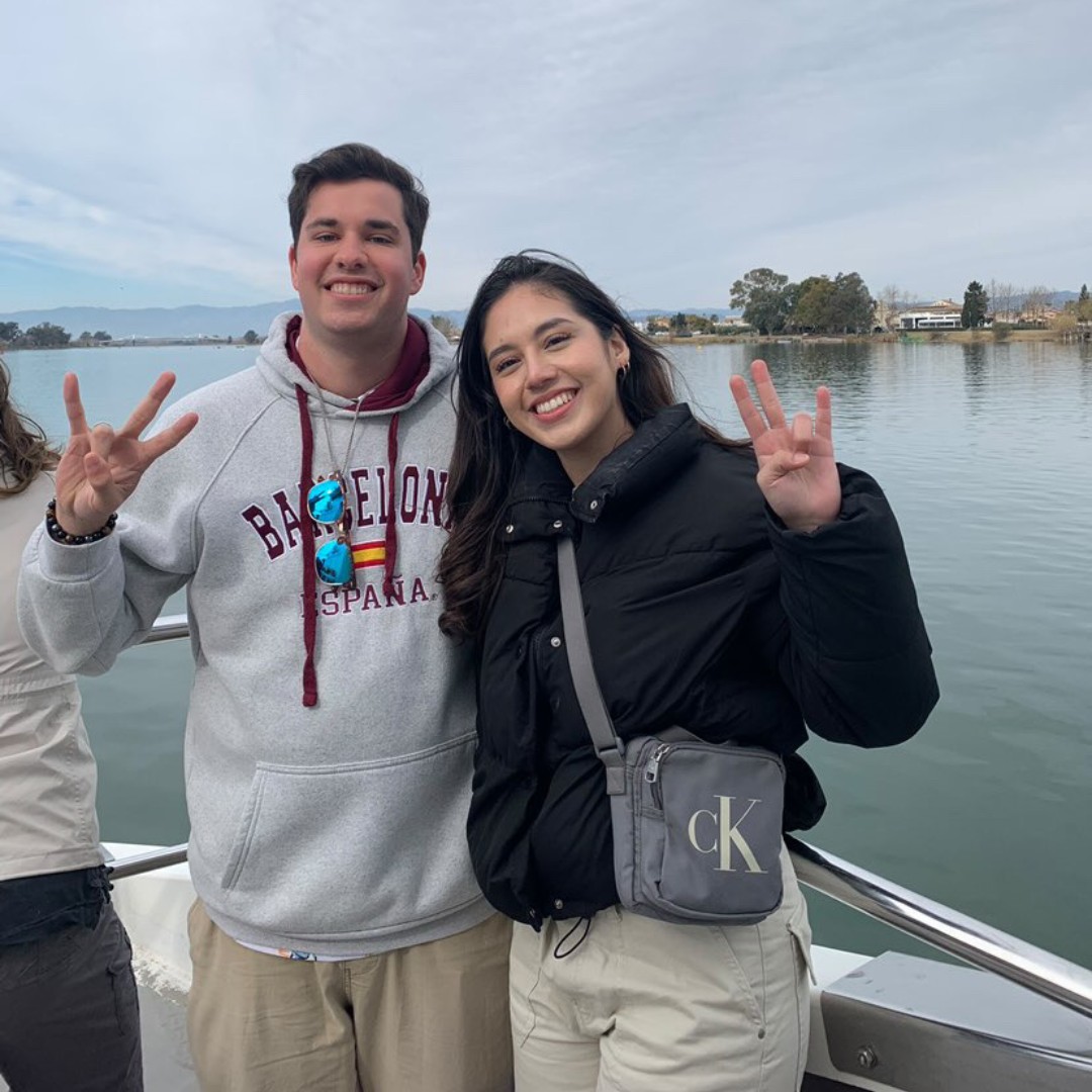 #Coogsabroad in Barcelona! 🌍✈️ Daniel and Daniela are both abroad this spring on an affiliated program with AIFS in Barcelona, Spain. 🎉Woohoo go #coogsabroad 🐾 ‼️ Learn how you can take your next adventure abroad by visiting our website! ➡️ uh.edu/learningabroad…