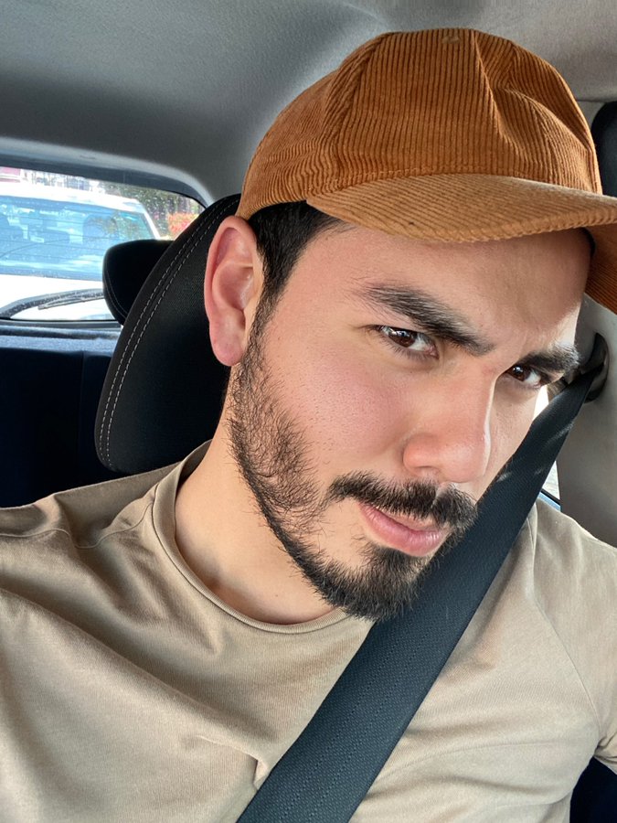 FqosTPGaQAICp1O?format=jpg&name=900x900