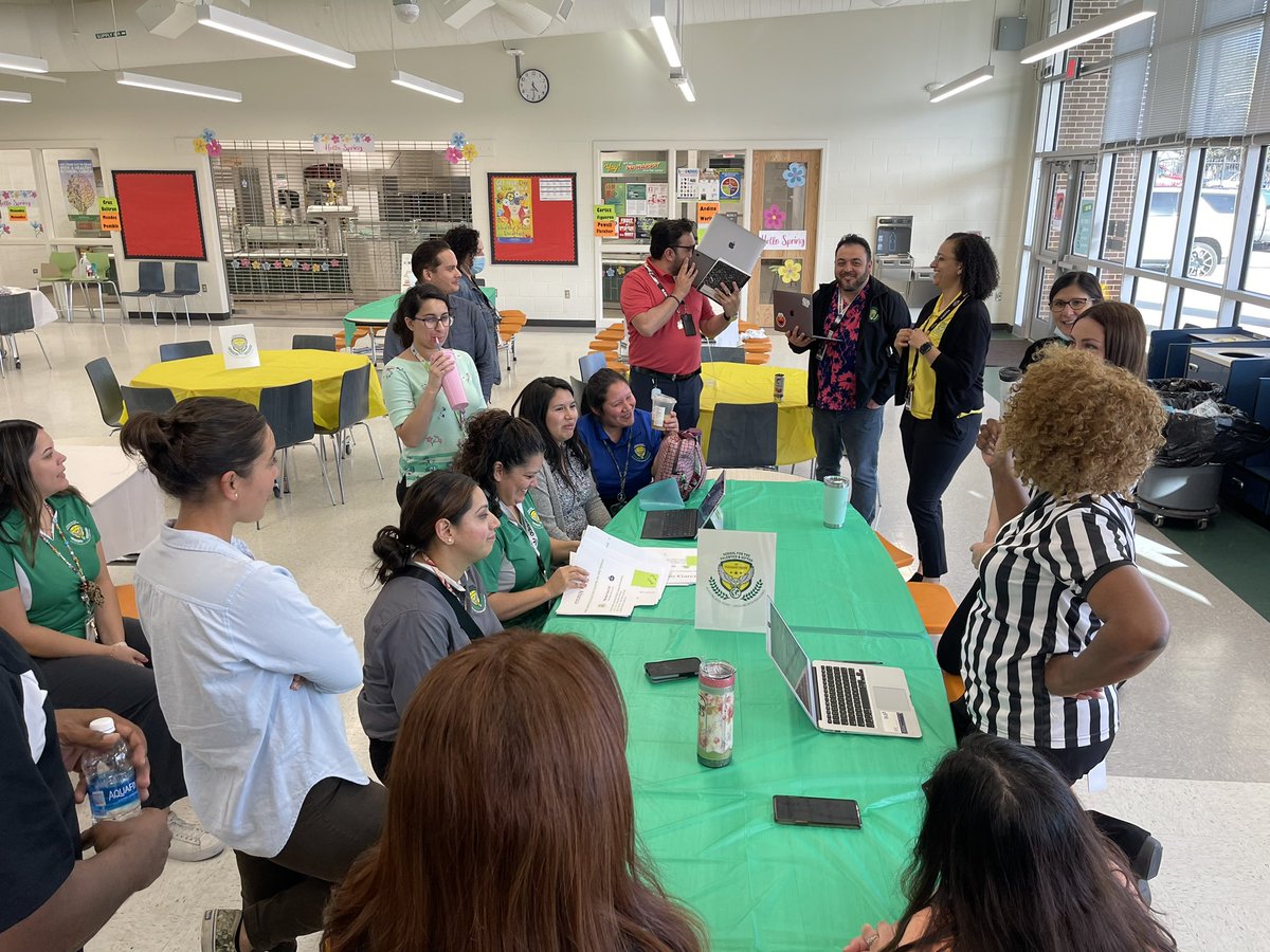 DrReyC's tweet photo. #SigninDay at @STAGinPG was a success! Thank you teachers, staff and ambassadors for welcoming our new Owls and their families. They were super excited for the upcoming year #WingsWideOwlPride ๐ฆ๐๐ฅ๐ @AngieGaylord @DrBrianLusk @MJJackson1906 @DISDMagnets @dallasschools https://t.co/4RS8xhsBA1