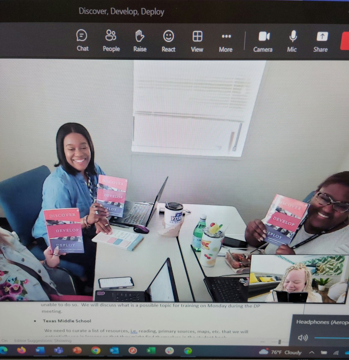 montra_rogers's tweet image. We&apos;ve been #DiscoveringDevelopingDeploying for the last two days. I love it when they pull out their books during meetings.  @SocialStudiesSS #DistrictPartnerships #PartnersWithAPurpose