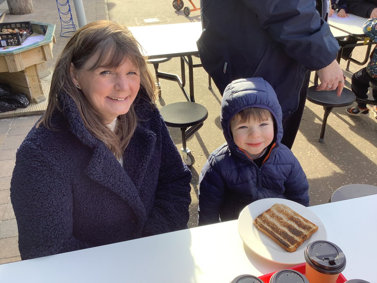 Calderwood_Pri's tweet photo. Our nursery children were super excited to invite their families along to our fire pit sessions. #CalderwoodNursery #CreativeCalderwood @wlelc https://t.co/czVEvnqoUG