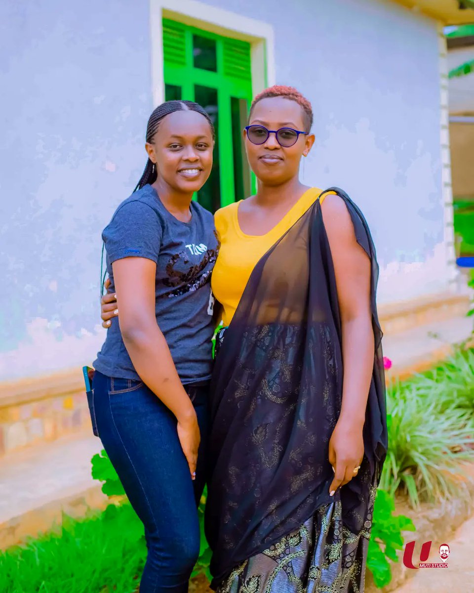 umutistudio's tweet photo. #happybelatedbirthday #aunt Kamu @kami__________25 ☺️🥰
#weloveyou ❤️
#Bucuras
Photo: #UmutiStudio🏆
#LaCasaDeLosRecuerdos📸🎥 https://t.co/EUlvQk0Q6X