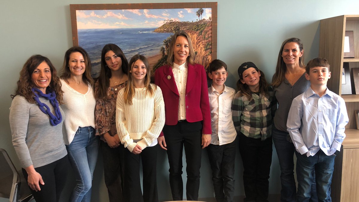 Delighted to meet with students from Flora Vista Elementary School in Encinitas @eusdtweets and @SDUHSD visiting Sacramento today to talk about government!