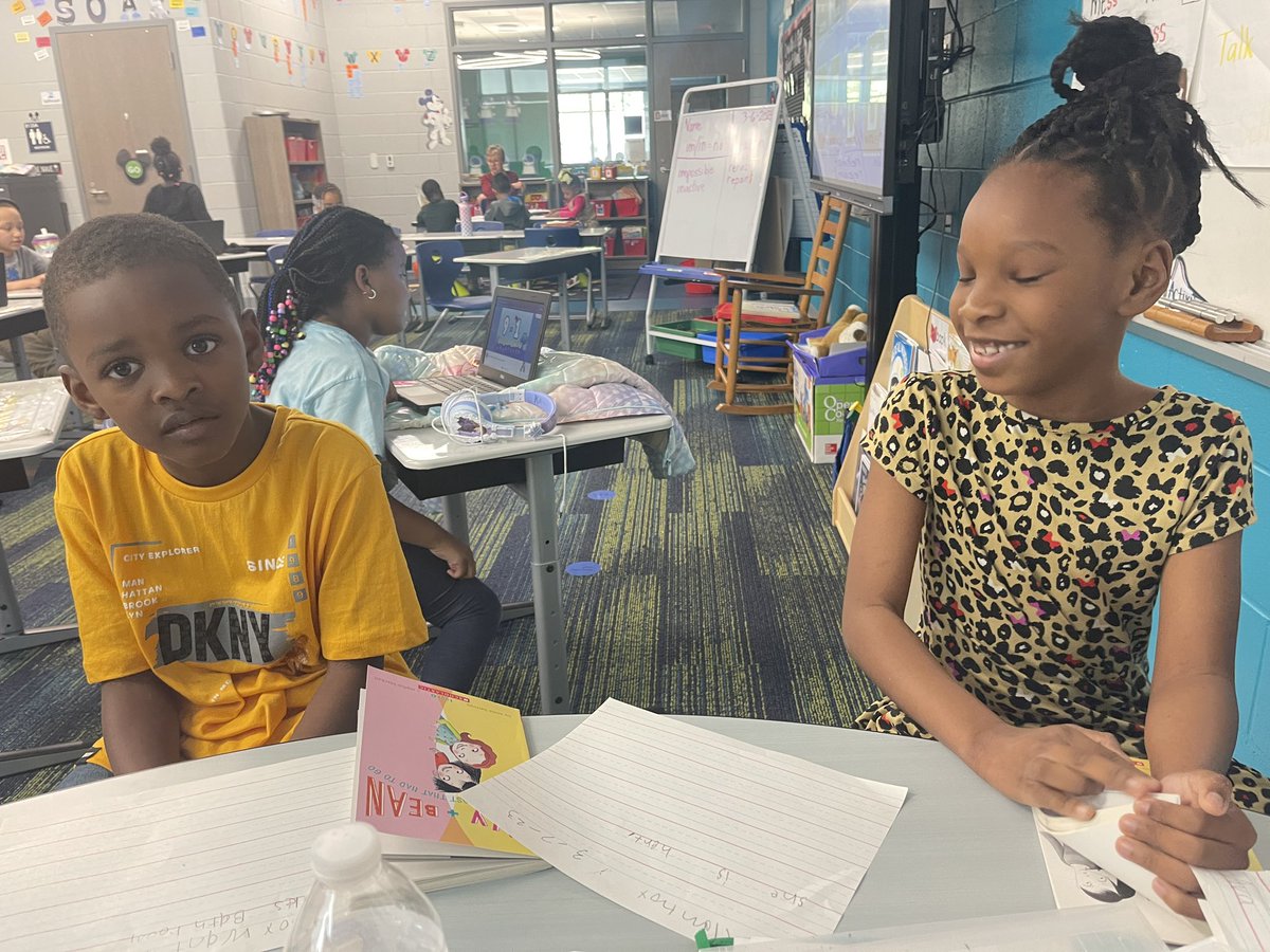 MsKGordon9's tweet photo. We started a new book in book clubs today and these kiddos are super excited about reading a chapter book. One chapter read and we made predictions for chapter two. So proud 🥹❤️ @ForestLakeEagle @Bjackson_FLE @Davis_FLE https://t.co/skkqN5ldnM