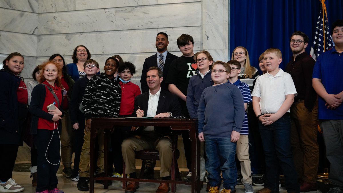ppckentucky's tweet photo. Celebrating Kentucky Saves Week with @GovAndyBeshear and these creative KY students whose award-winning piggy banks remind us of the power of saving money and saving money early to build a stronger financial future. #teamkentucky https://t.co/g2ypUd1E4M