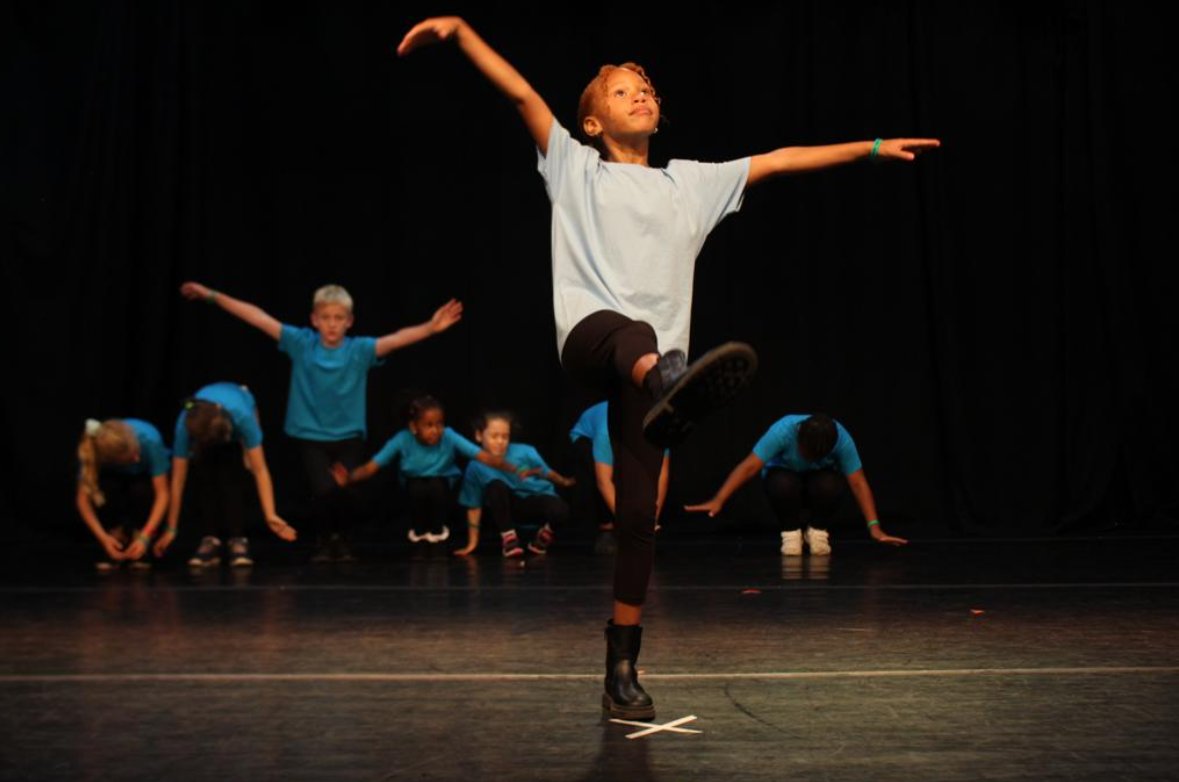 ElliotSchools's tweet photo. 🎶 All our schools are creating theatre sets, participating in the Create & Sing programme, and singing at the Royal Opera House! Thank you to all staff, Arts Council England (@ace_national) & @RoyalOperaHouse for making this happen.
Full story in report: https://t.co/DlKEpcS2YQ https://t.co/K5epJMV0sG