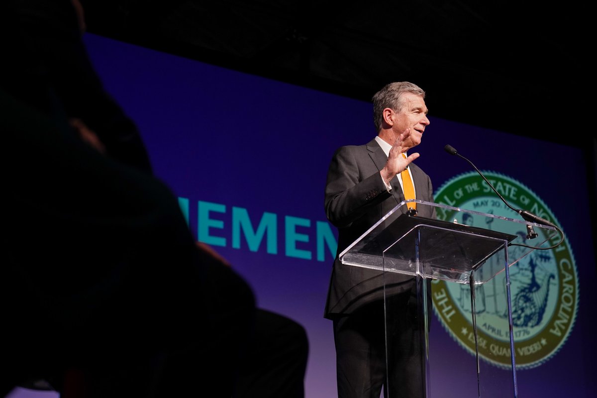 NC_Governor's tweet photo. North Carolina continues to lead the clean transportation economy. Today, Gov. Cooper joined @MitchLandrieu46 and @Siemens to announce that Siemens Mobility will build a major advanced manufacturing and rail services center in Lexington, creating 506 jobs.
https://t.co/egZus8uhKW https://t.co/6XwyeIy8qV