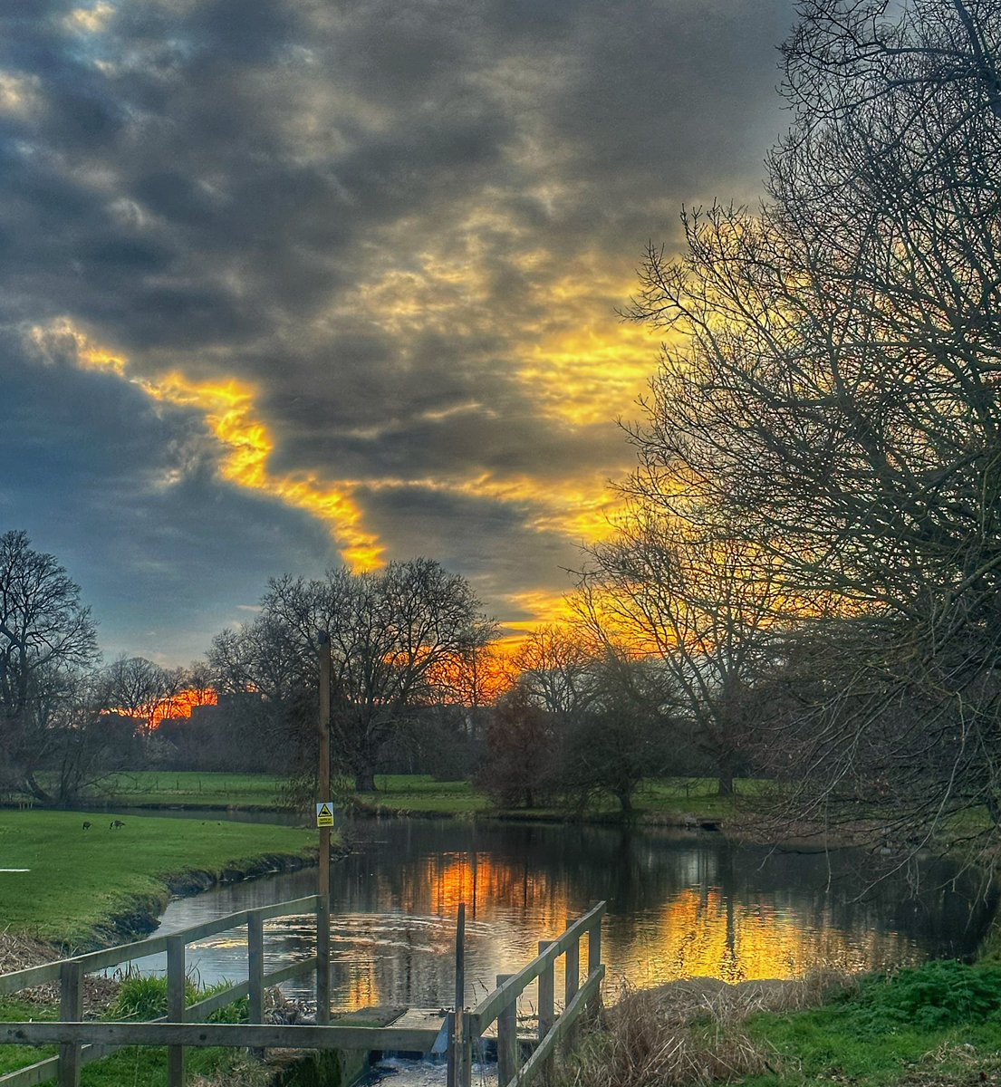 Sunset <a href="/HiltonSyonPark/">Hilton London Syon Park</a> - wonderful venue for <a href="/IQPC_UK/">IQPC</a> kicking off tomorrow!