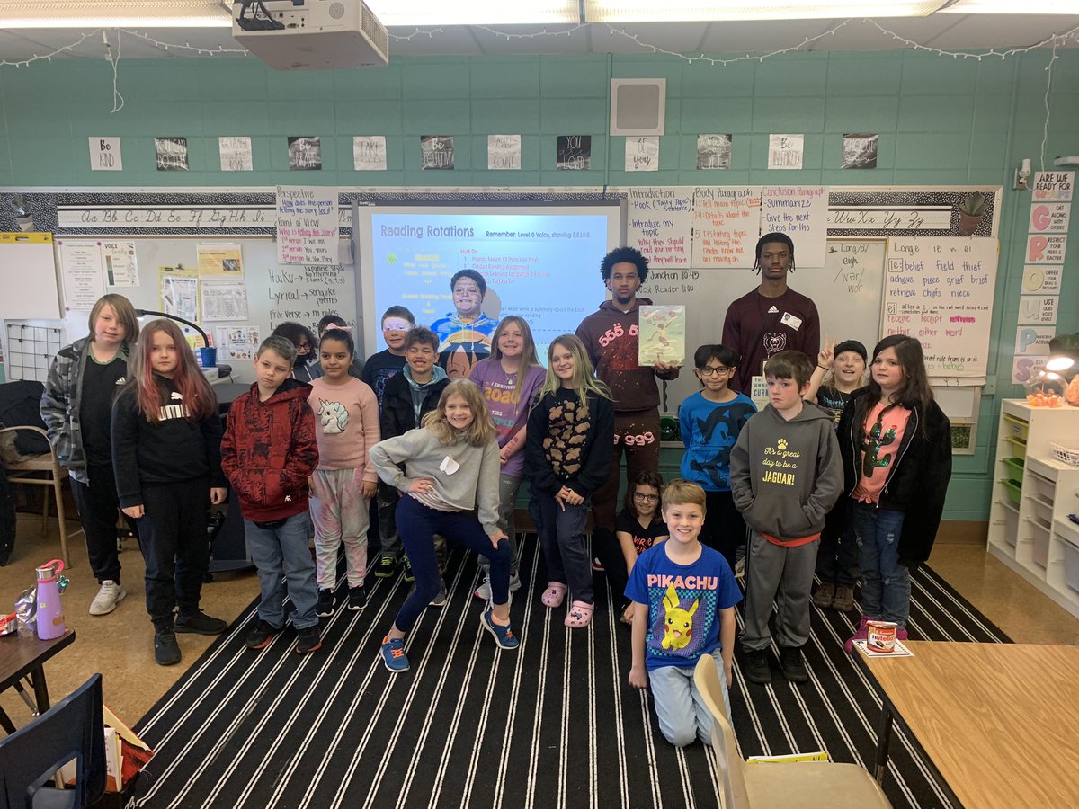 MoStateMBB's tweet photo. 🐻’s took some time today to read at Jefferies Elementary! 😁📖 https://t.co/KJnPreEvyY