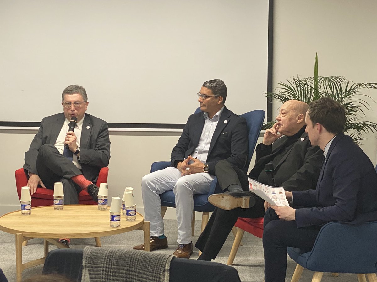 Table ronde 2 : nos intervenants nous parlent des problématiques cyber dans le secteur public et l’administration <a href="/FFCybersecurite/">Fédération Française de la Cybersécurité</a> <a href="/Guardia_School/">Guardia Cybersecurity School</a>