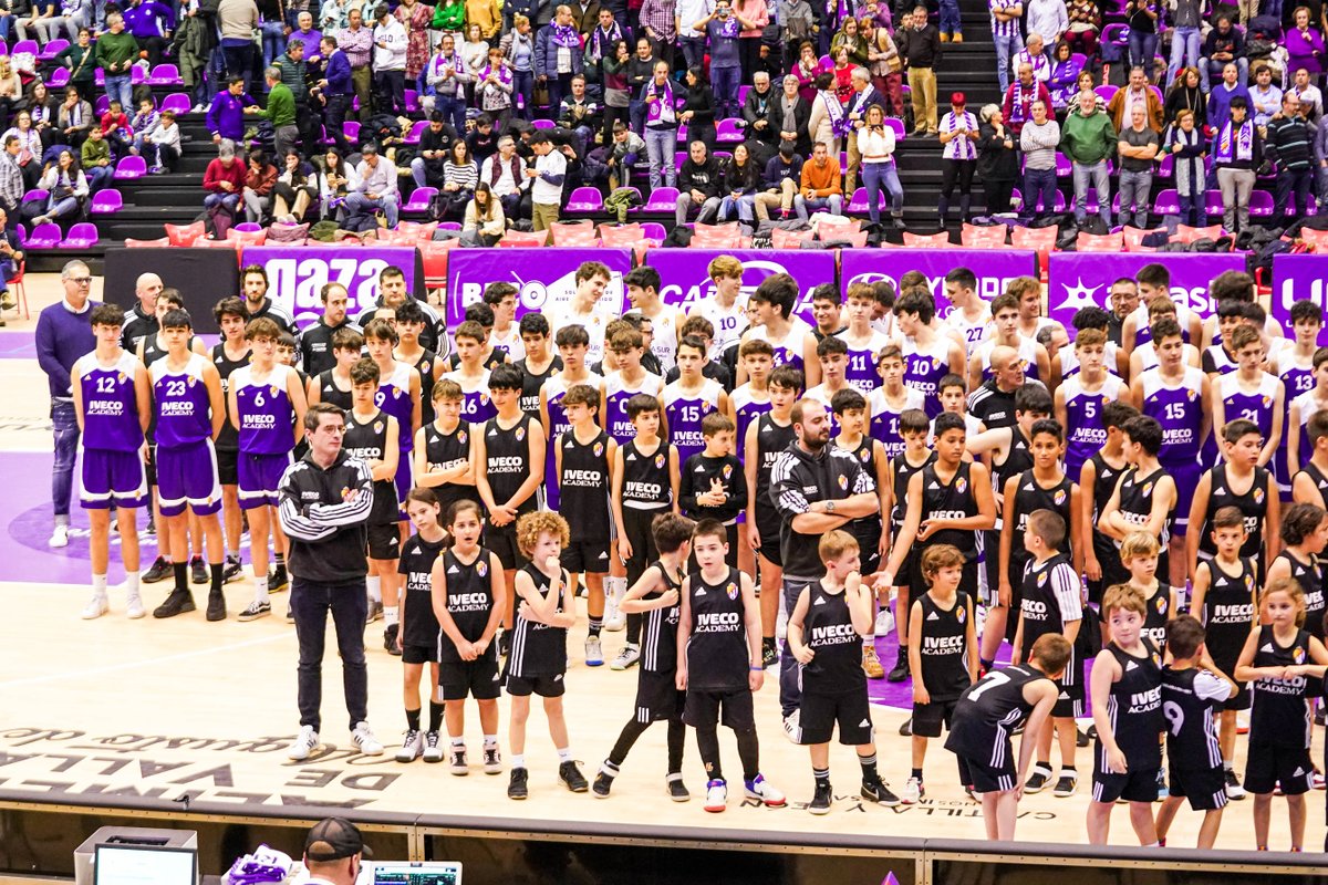CBC_Valladolid's tweet photo. 💜 ¡La familia blanquivioleta al completo!

✅ #ELaloGarcía @IvecoES
✅ #CanteraIVECO 
✅ #ClínicaSurAspasiaRVB @clinicasur @GrupoAspasia

#PucelaBasket https://t.co/a41ix7Oq6s