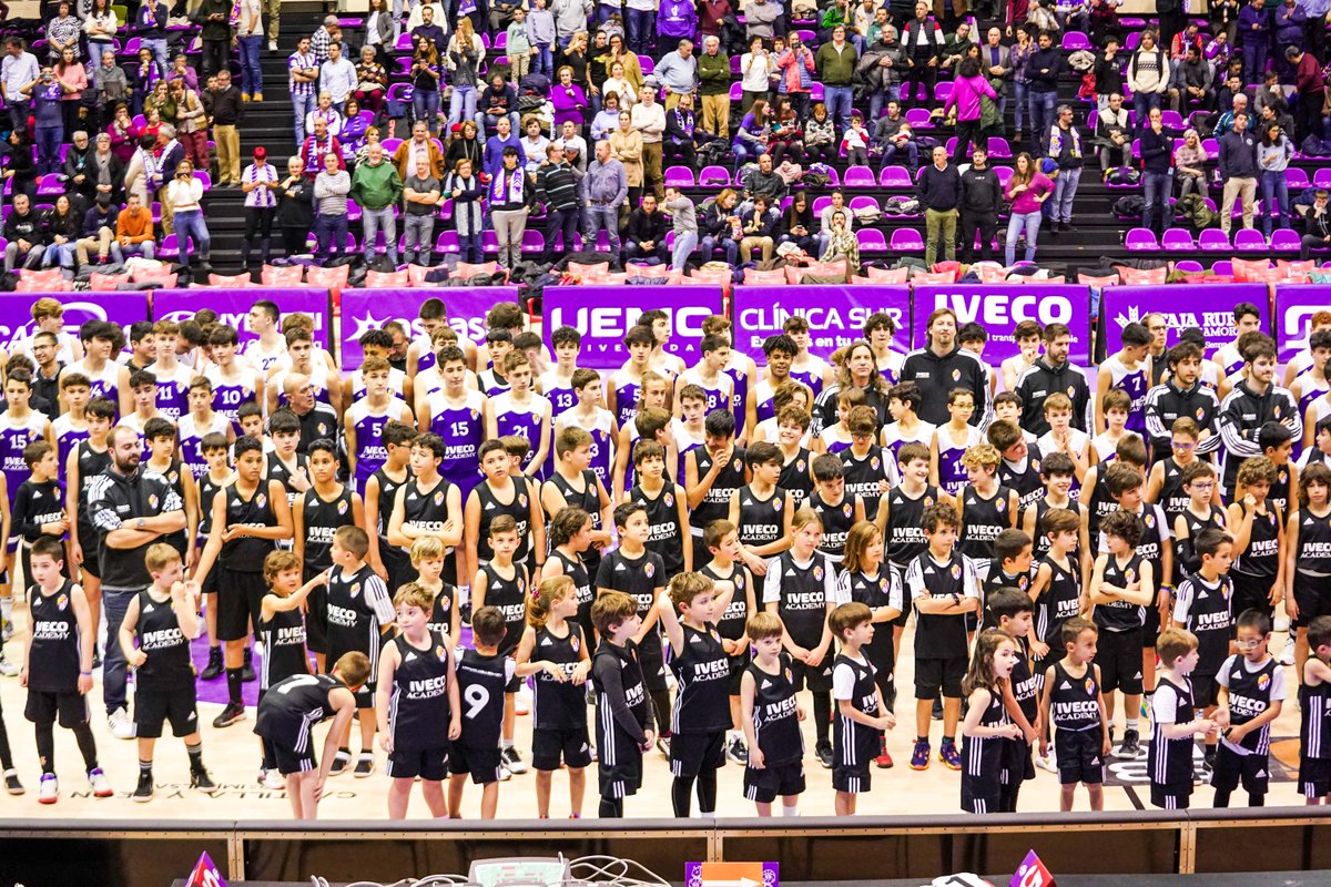 CBC_Valladolid's tweet photo. 💜 ¡La familia blanquivioleta al completo!

✅ #ELaloGarcía @IvecoES
✅ #CanteraIVECO 
✅ #ClínicaSurAspasiaRVB @clinicasur @GrupoAspasia

#PucelaBasket https://t.co/a41ix7Oq6s