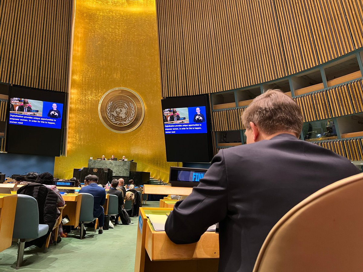 Minister Blomqvist emphasized at #CSW67 roundtable on fostering inclusive innovation &amp; technological change that we must close the gender digital gap

"Digitalization provides unique opportunities to empower women &amp; girls. Knowledge, awareness and skills are needed.”

#FinlandCSW