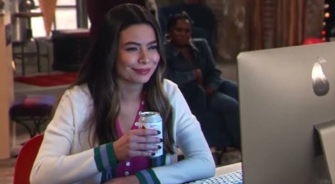 les_tah's tweet photo. Yo en el 2020 viendo cómo se cancelaban los conciertos de Tame Impala y Foals por pandemia         ////         yo ahorita emocionado porque por fin nos van a compensar esos conciertos en solitario después de 3 años https://t.co/waQLOpIkuz