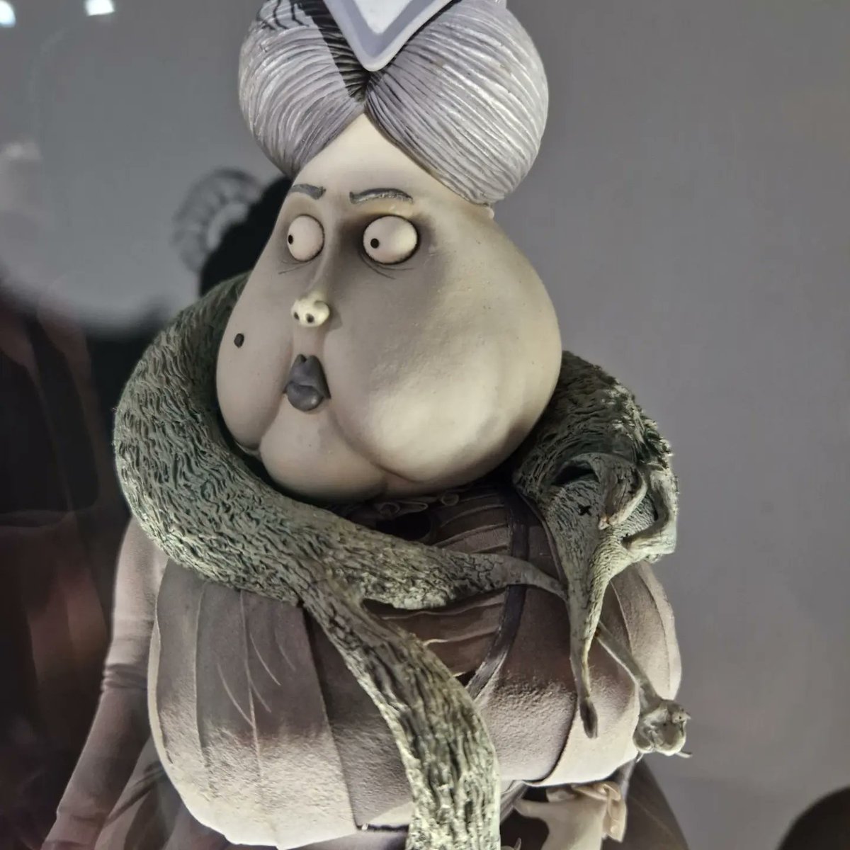 RyanJJones_art's tweet photo. More of the unbelievably beautiful and stunningly detailed animation puppets seen at the @MackandSaund - 30 years and beyond' exhibition @WatersideArts. These from Tim Burton's Corpse Bride... 
#corpsebride  #mackinnonandsaunders #stopmotion #animation #salewaterside #timburton https://t.co/qfaXlKUVRX