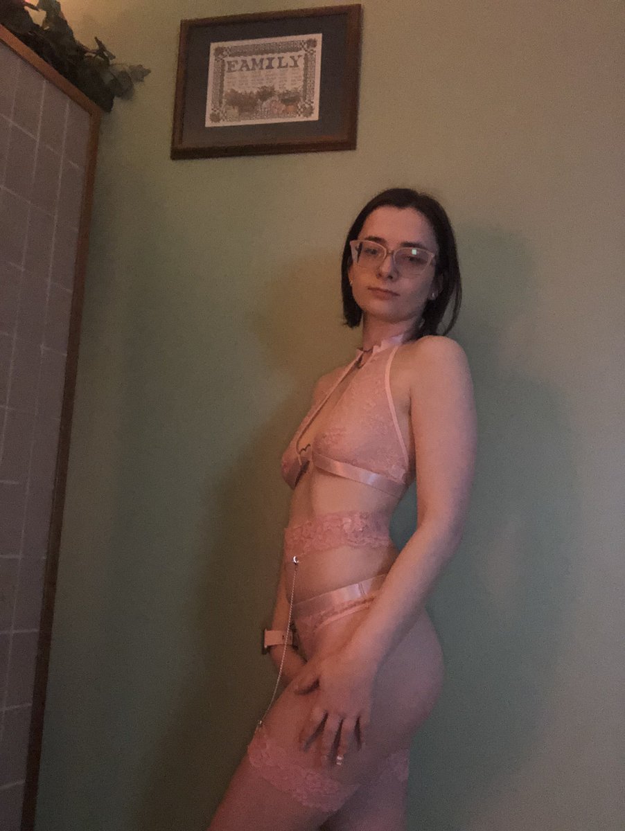 XOlittleoneOX's tweet photo. @WomenOfOnlyFans @Rara_7280 😘🫶 https://t.co/Hlb1NQJ1WW