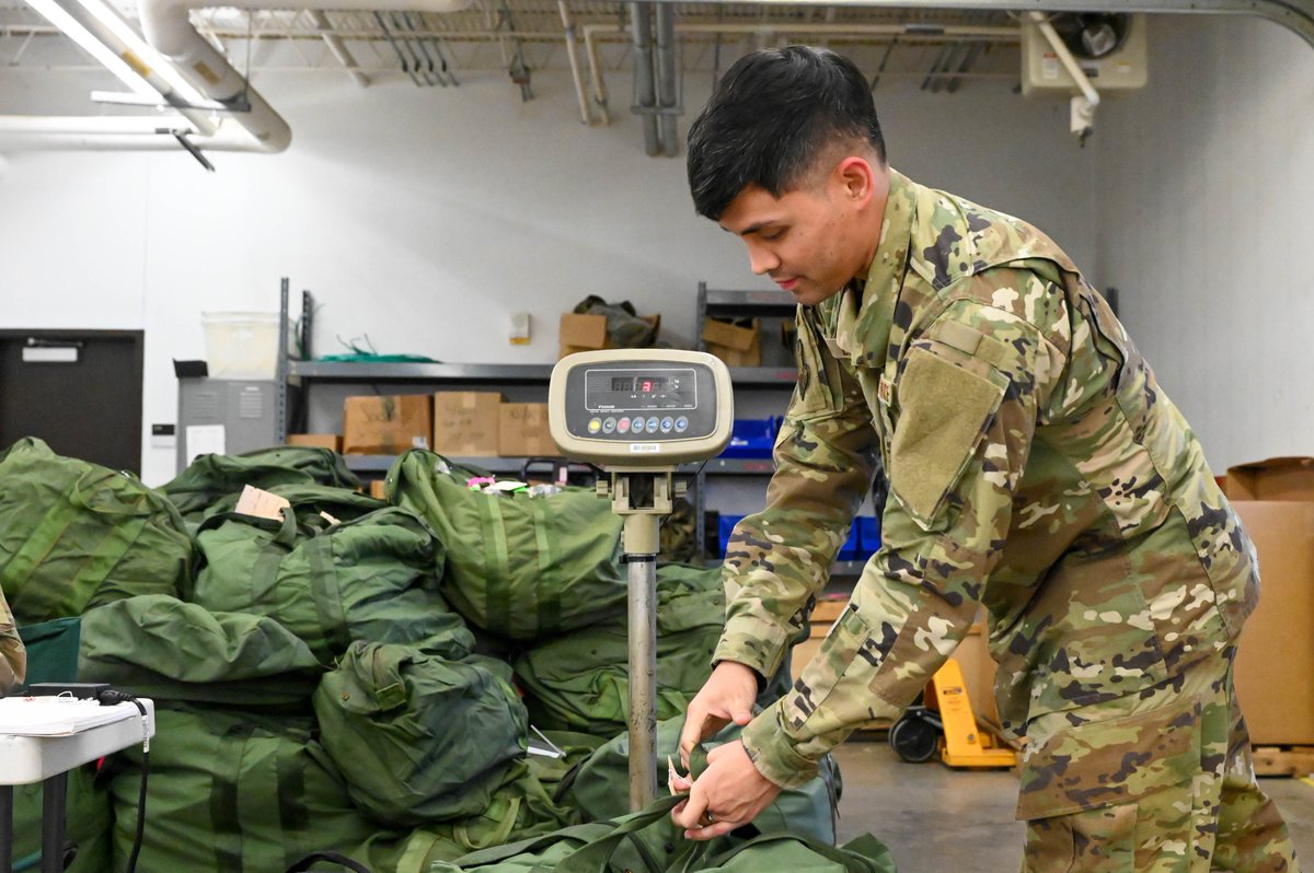 155thARW's tweet photo. FORM A LINE!
Airmen checked cargo deployment function and processed through a pre-deployment function line during the nuclear readiness exercise.
#NEGuard | #Neang | #NORE | #AMC | #NationalGuard https://t.co/padvFG4JDQ
