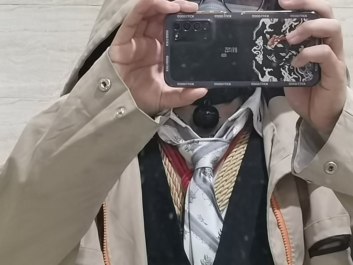 minerbiser's tweet photo. 去酒吧这样打扮可以嘛 https://t.co/Udqj8EcHze