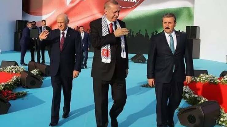 Müstakil Ev Sayın <a href="/RTErdogan/">Recep Tayyip Erdoğan</a> deprem bölgelerinde yapımına başladığınız 73 bin 972 müstakil köy evi bizlere umut oldu
köyümüzde arazimizde yaptığımız evlerimizde yaşamak,ekip dikmek istiyoruzEvlerimiz deprem yönetmeliği şartlarına göre incelensin,RİSK YOKSA ruhsatlarımız verilsin