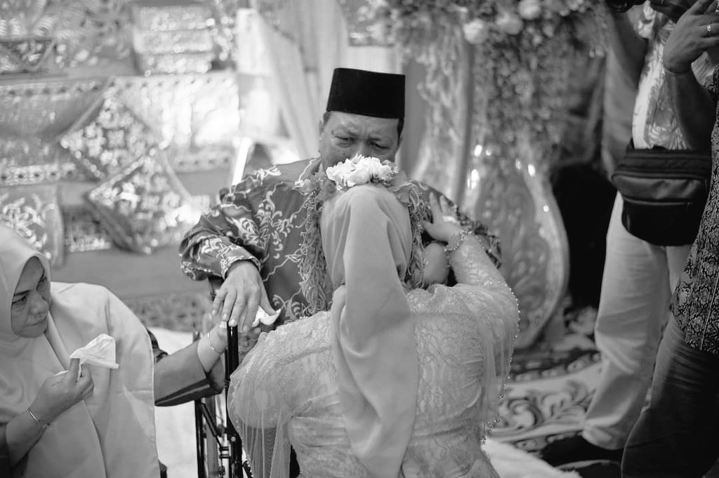 afandikadri's tweet photo. Ya Allah, semoga Ayahandaku selalu diberikan kesehatan. Agar pengabdianku menjadi penambah Pahala untuk Allmarhumah Ibuku. Amin YRA 😓🤲 https://t.co/0pZTuyO7W6