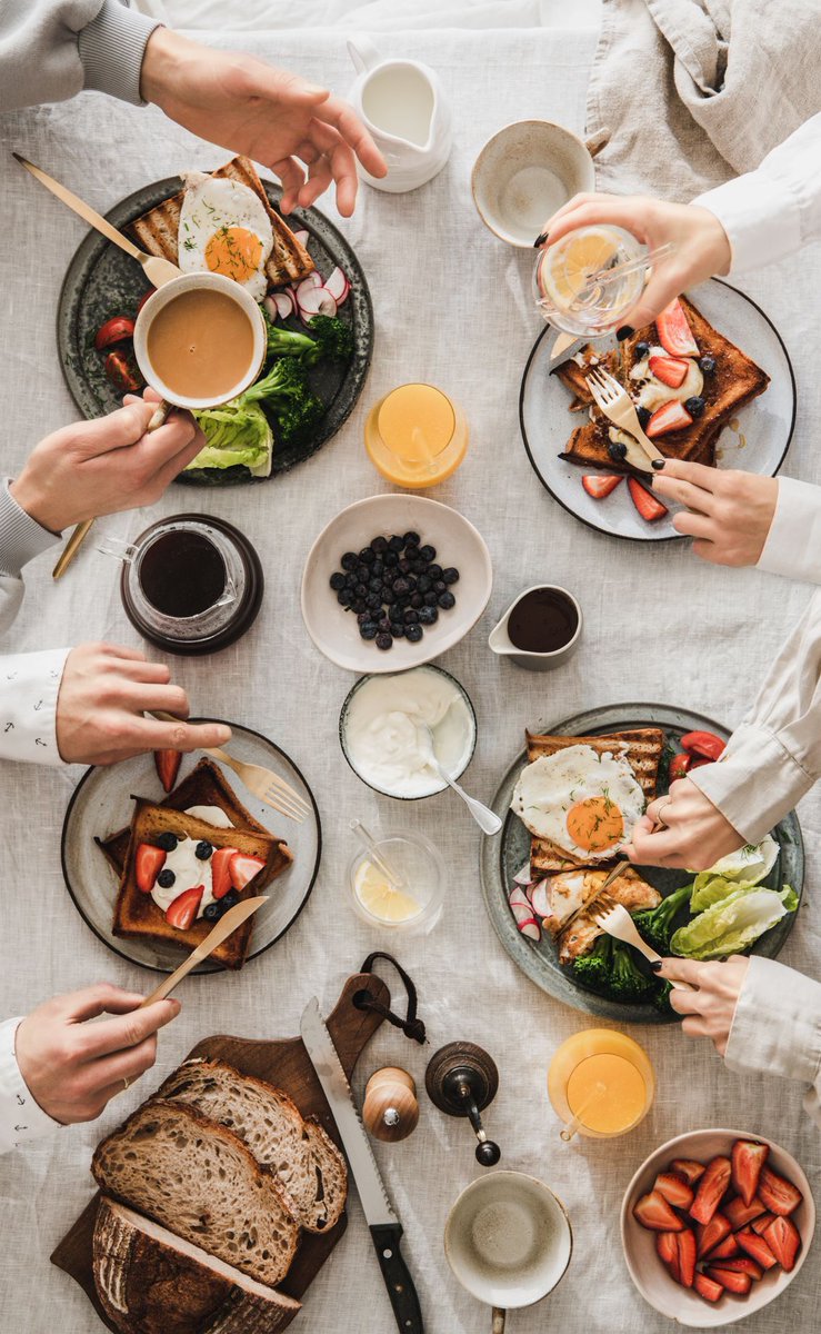 bluoceanrising's tweet photo. Brunch isn't just for Sundays, this meal fit for any day of the week.
.
.
.
#brunch #delicious #healthy #goodfood #eatwell #brunchtime #letsgetbrunch #eggs #eggsbenedict #tasty #breakfastpoutine #food #hollandaise https://t.co/0Br63JIiCs