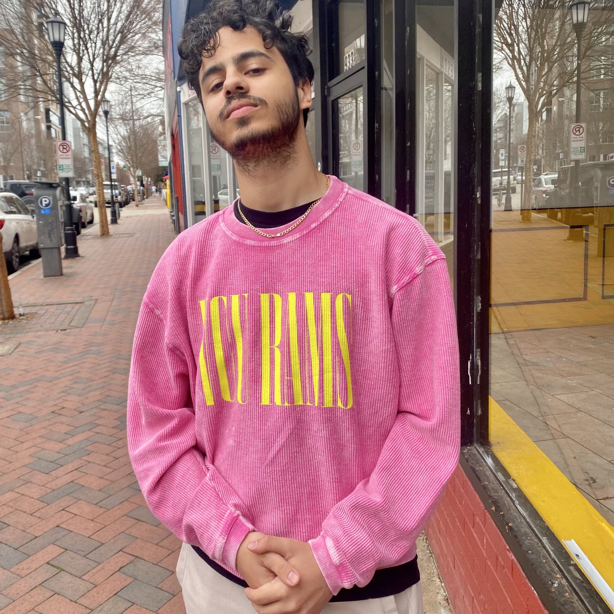 VCUGear's tweet photo. Look AND feel good when you buy from women-owned businesses like @chickadclothing. 💖
Check out Barnes & Noble @ VCU's Women's 𝘏𝘦𝘳-story Month display now through March! ♀️ #VCU #VCURams #WomensHistoryMonth #ChickaDClothing #LetsGoVCU #VCUGear #WomenOwnedBusiness https://t.co/hpVvWRXy9L