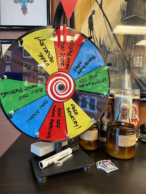 Living my best camgirl life at the shop https://t.co/l6MsstWsun<a href="/tag/sdcc"class="tags"><span>#sdcc</span></a>