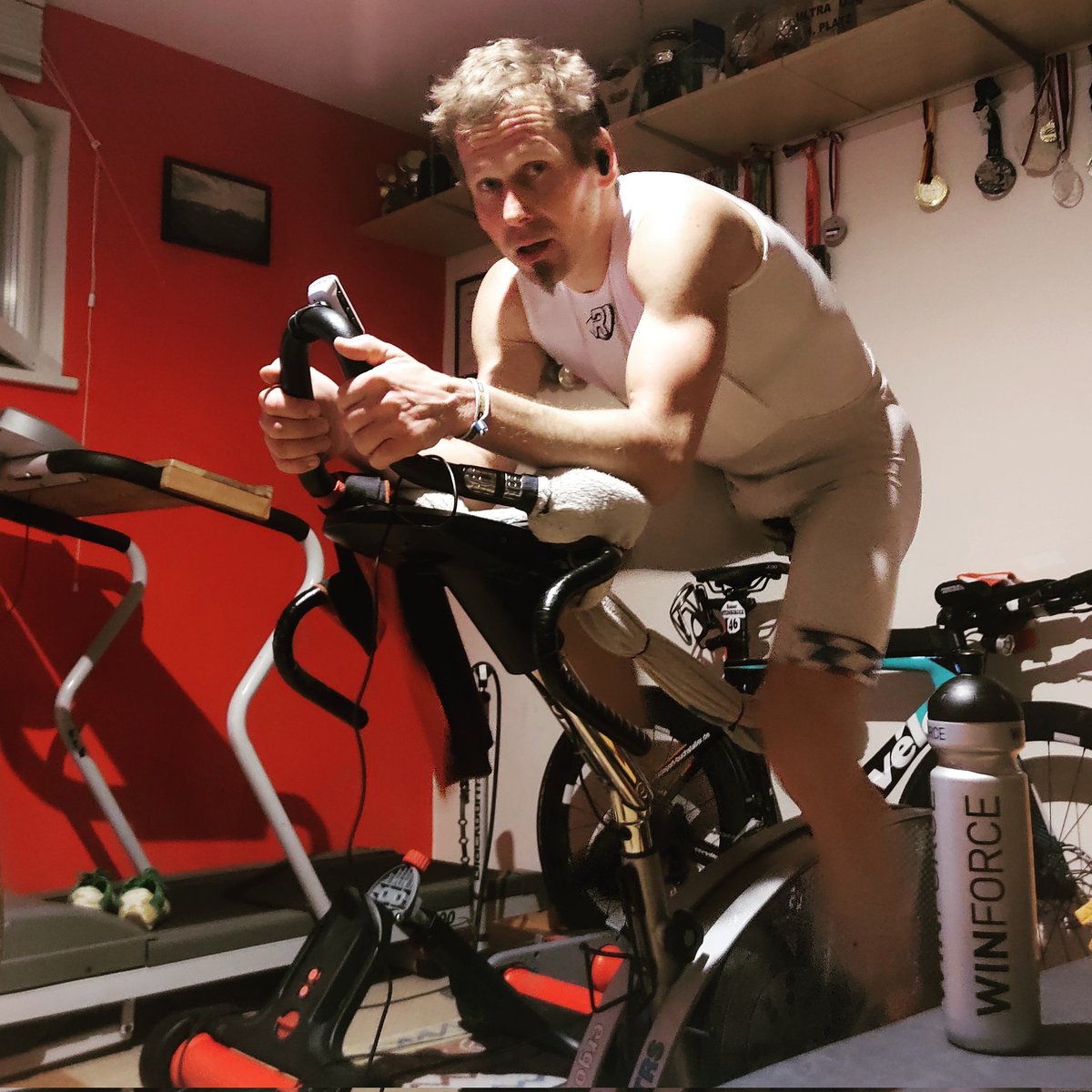 Sportrelax1's tweet photo. Preparation 
@raceacrossitaly  🇮🇹 #the_WUCA Race #intervaltraining #running 🏃‍♂️ &amp; #cycling 🚴‍♂️
Harter Tag 💪 für #a_wengl_radlfoan 🇮🇹❤️

Picture mal ohne lachen 😉
Griaß Rainer https://t.co/ncDAWsLz3l