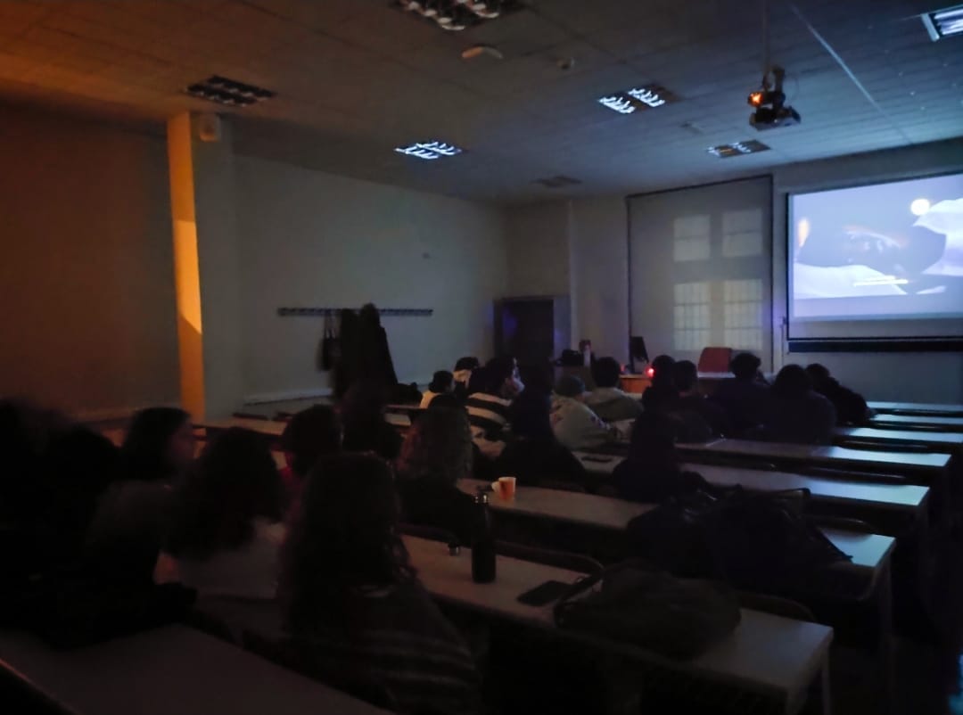 Onte na proxección de “O Conto da Criada” e posterior debate sobre a explotación reprodutiva e as formas que toma, centrándonos na xestación subrogada e a doazón de óvulos. Collendo forza para o día da muller traballadora! 🔥