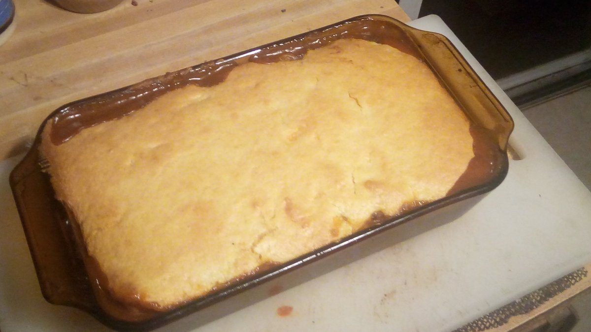 Lordremo's tweet photo. Tonight's delight:
Chili Bake!
Chili with beans, ground beef, onions, peppers, cheddar cheese topped with cornbread
#TwitterKitchen https://t.co/nEd2Pz8DzN