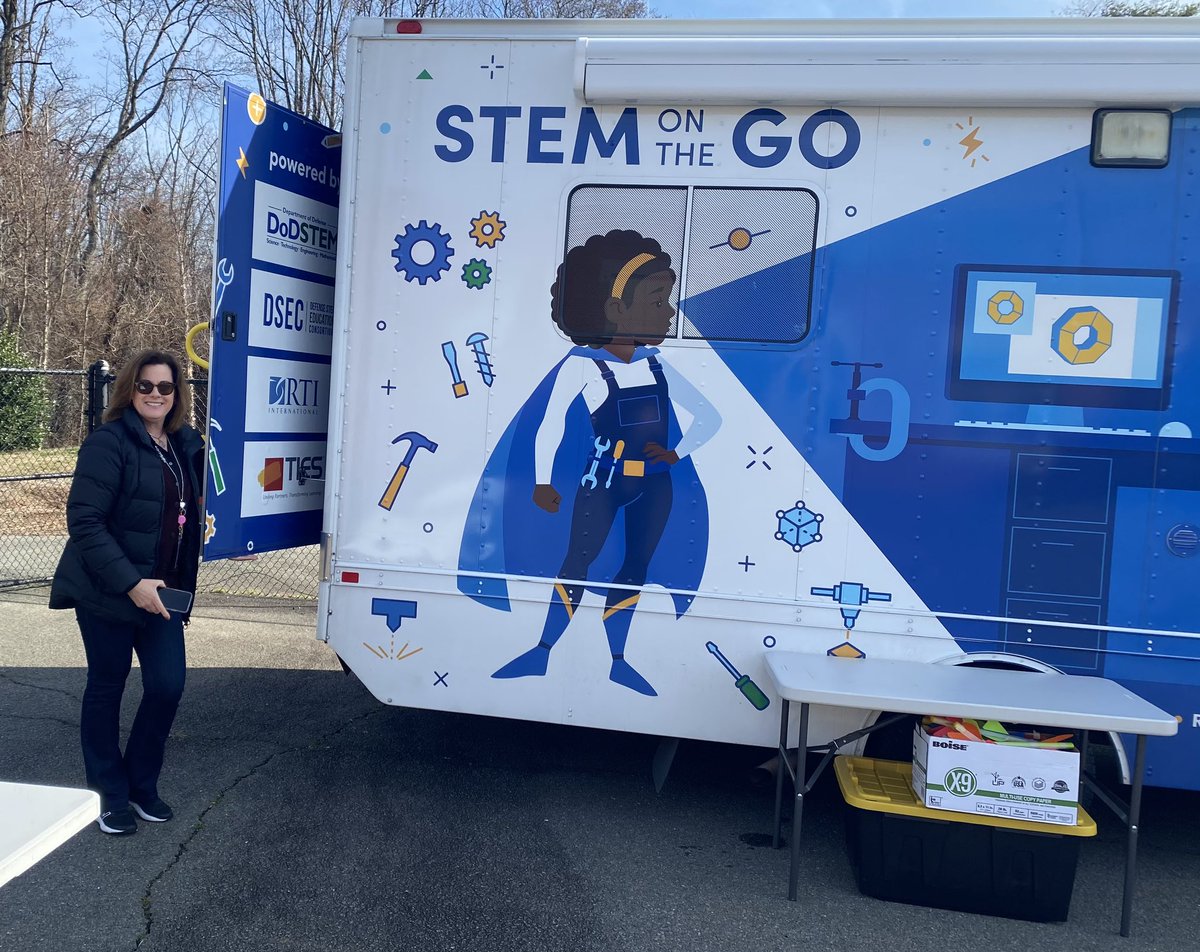 fbessteam1's tweet photo. The STEM on the Go Van visited our third grade classes. Students engineered flashlights, launched rockets and toured the STEM van @FtBelvoirES @dodeagrants @KristyPitts_ABC @NancyHRowland @FCPSSTEAM #dodeagrant https://t.co/8GQQv8EGcD