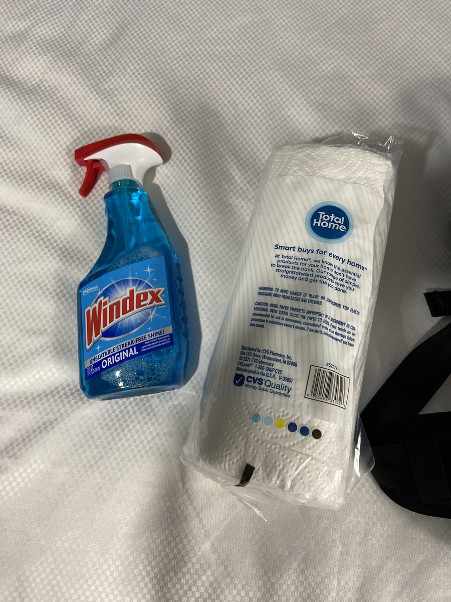 lines_mack's tweet photo. What do you do when you have to stay in a #sketchy @LaQuintaHotels ? Clean it up, I guess. #gross #hotel #Indianapolis https://t.co/fSX5scK0OP