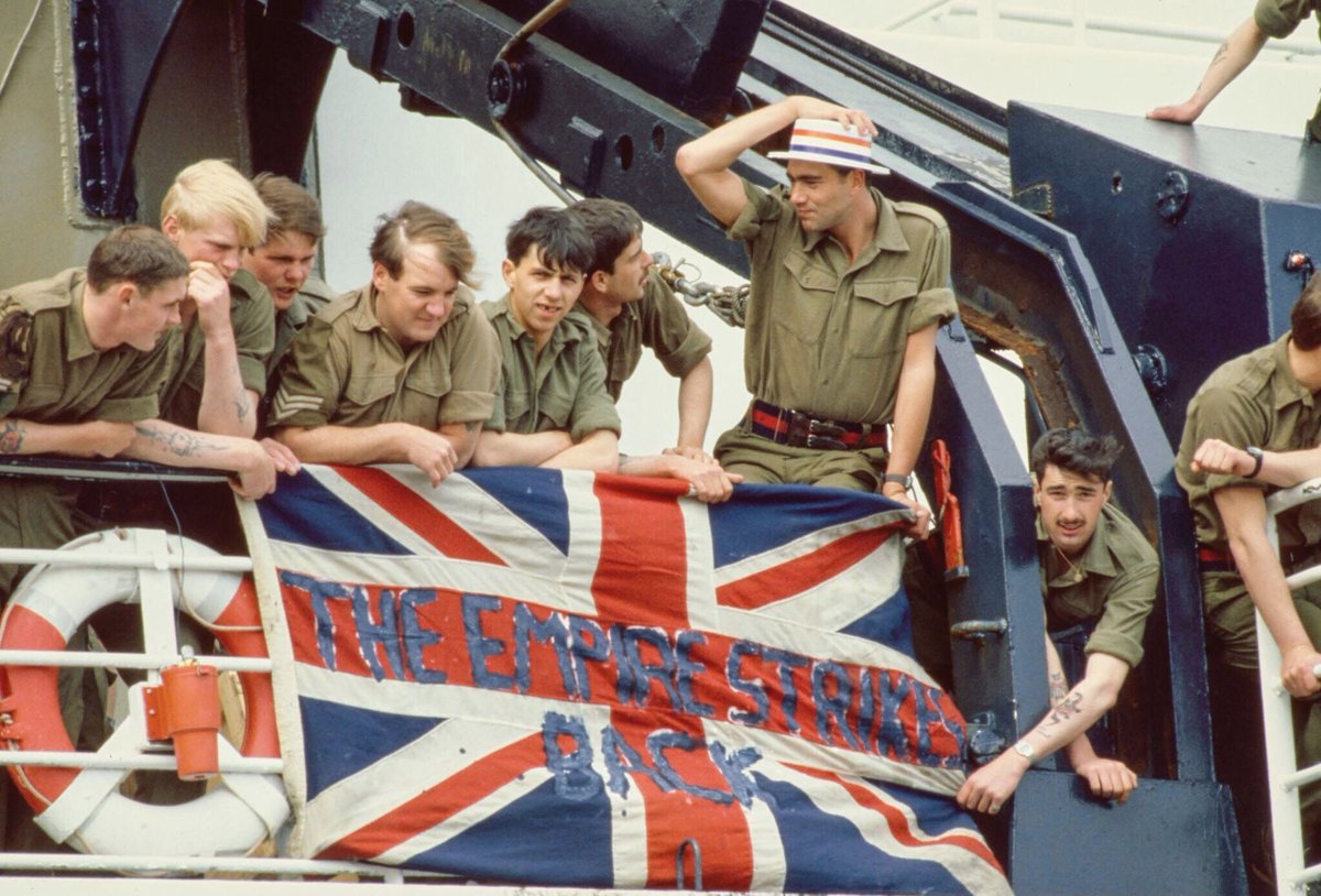 GlobalExplorerx's tweet photo. British troops on their way to reconquer the Falkland Islands, 1982 https://t.co/iUXRzEokHW