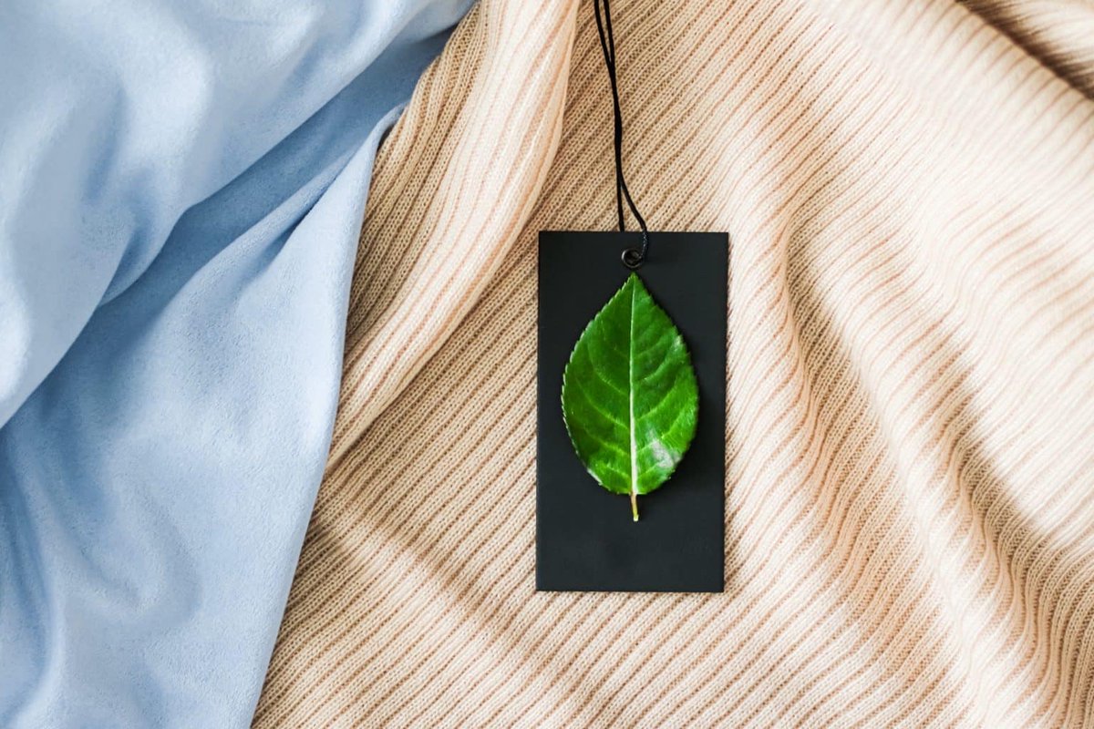 fashiongreenmx's tweet image. Deberían implicar la menor cantidad de kilometros posible para las materias primas y los productos que apoyan a la industria local de una manera profesional.
#ModaLocal #FGMx