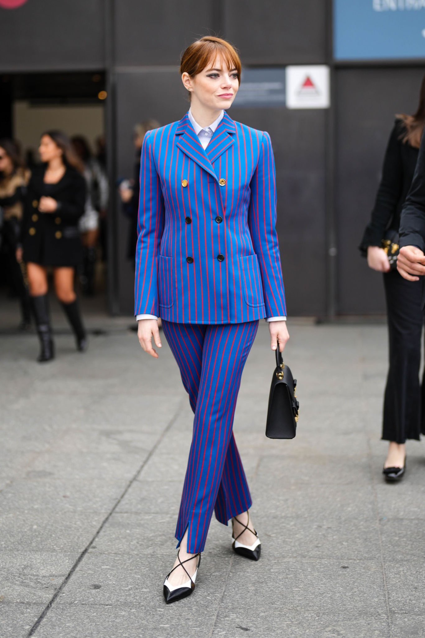 Emma Stone attends the Louis Vuitton Fall/Winter 2023-2024 ready