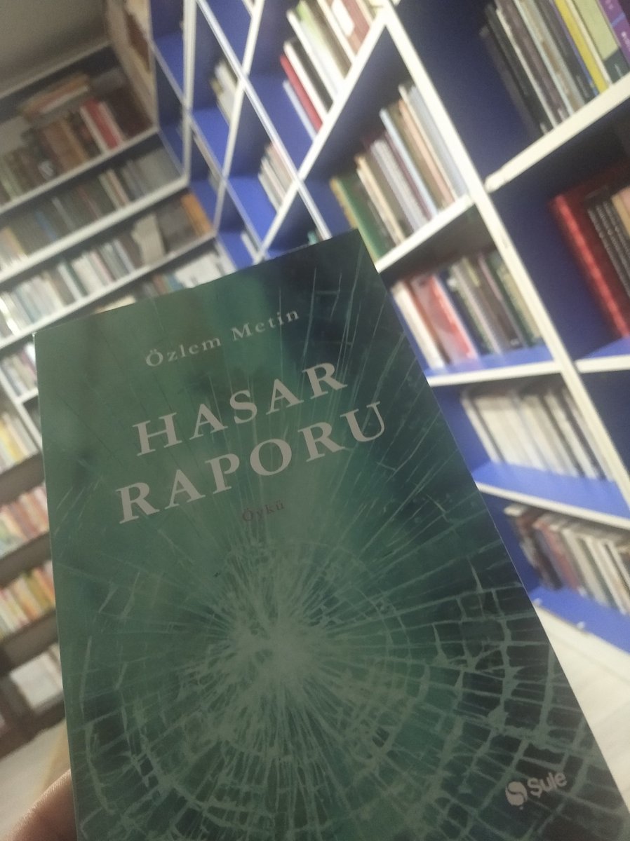 Olgun bir mizah örneği.

Türkiye bir gün Özlem Metin'in farkına varacaktır.

Gece gece odamda kahkaha atıyorum.

Mizah katmanının altı boş değil.

Birçok alt metin blunabilir.

Okuma notlarım pek yakında <a href="/okurdergi/">Okur Dergi</a> de. 

<a href="/suleyayinlari/">Şule Yayınları</a> 

<a href="/aliural_ural/">A. Ali Ural 🇹🇷</a>

<a href="/sule_koklu/">Şule Köklü</a>