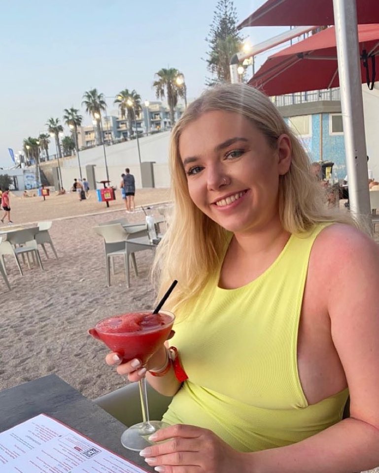 YorkieBarMilfs's tweet image. Submission: rate, like and comment on this sexy blonde slut. No limits comments, she’ll be watching. What are you doing with her boys and girls? #sexyslut #blonde #bigtits #bjqueen 50 likes for more