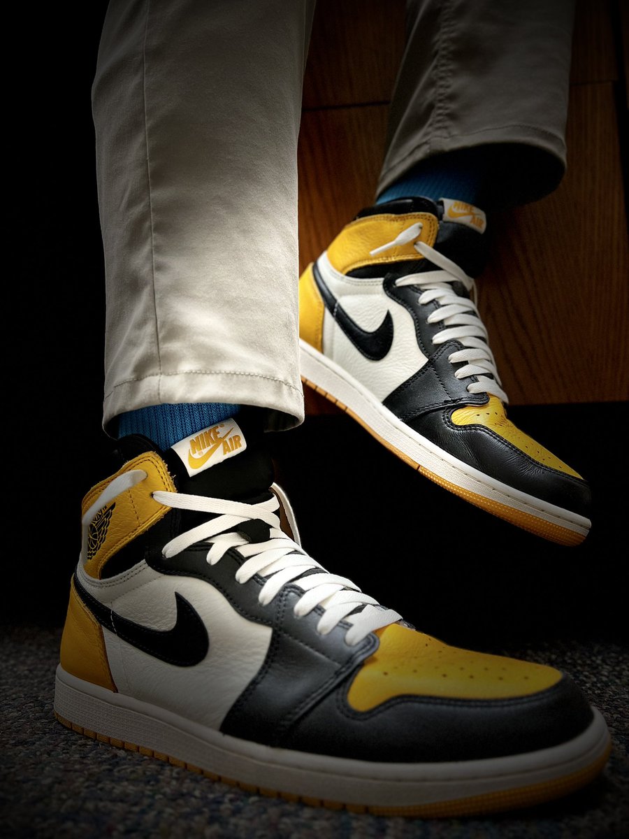 moreshoesthan's tweet photo. #KOTD AJ1 Taxi because I heard itโs something called #taxituesday. Does that mean if I rub my shoes, MJ will appear and grant me 3 wishes? #nike #airjordan #retrohigh #og #yoursneakersaredope #SNKRS #snkrsliveheatingup #snkrskickcheck https://t.co/nZ4rSbD3op