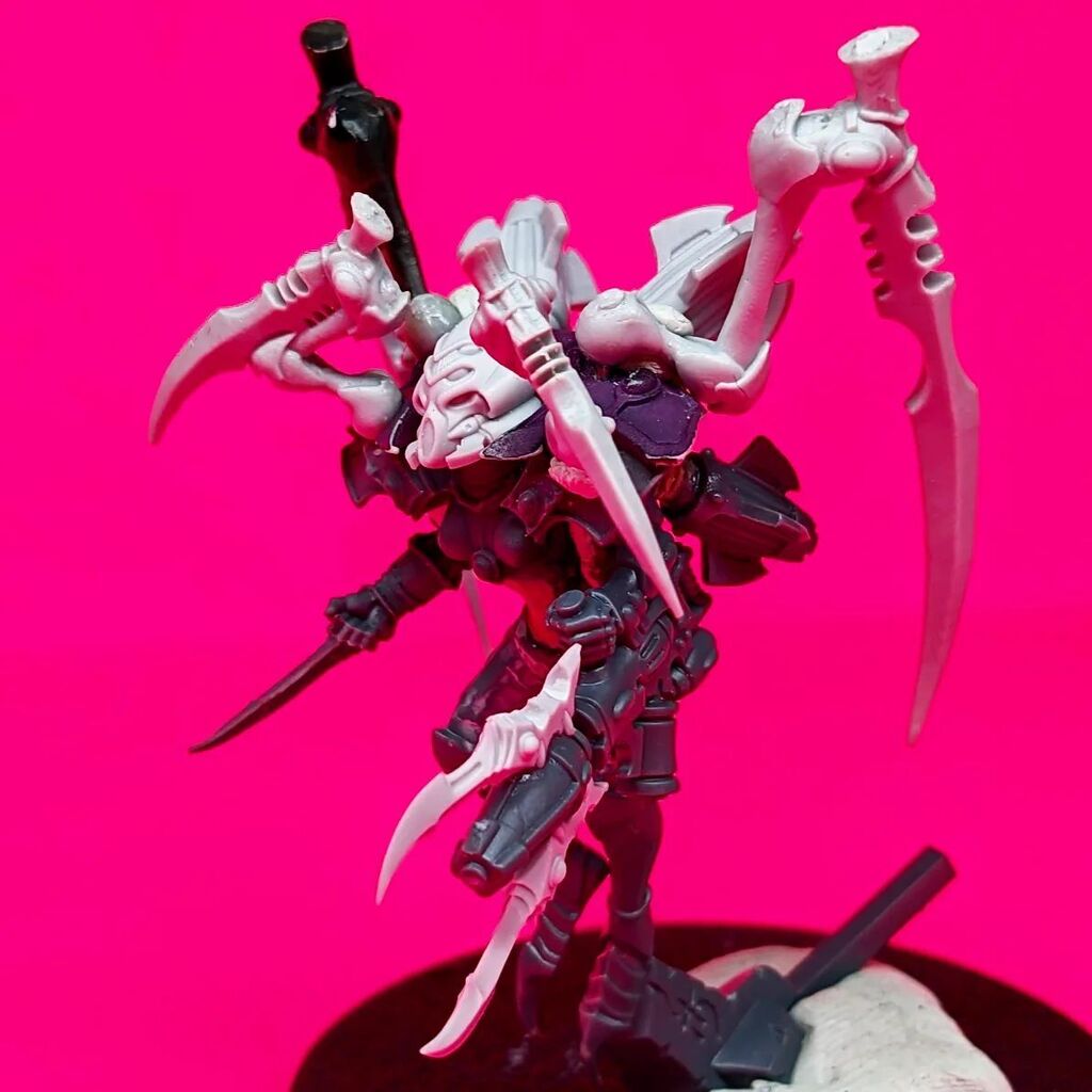 ModernSynth's tweet photo. The #warpspiders exarch has been hitting the gym pretty hard of late. I think she's trying for a promotion to #phoenixlord.
#eldar #aeldari #Warhammercommunity #paintingwarhammer #Warhammer40K https://t.co/SLEnjGdFBg https://t.co/2ZaUM3ohyr