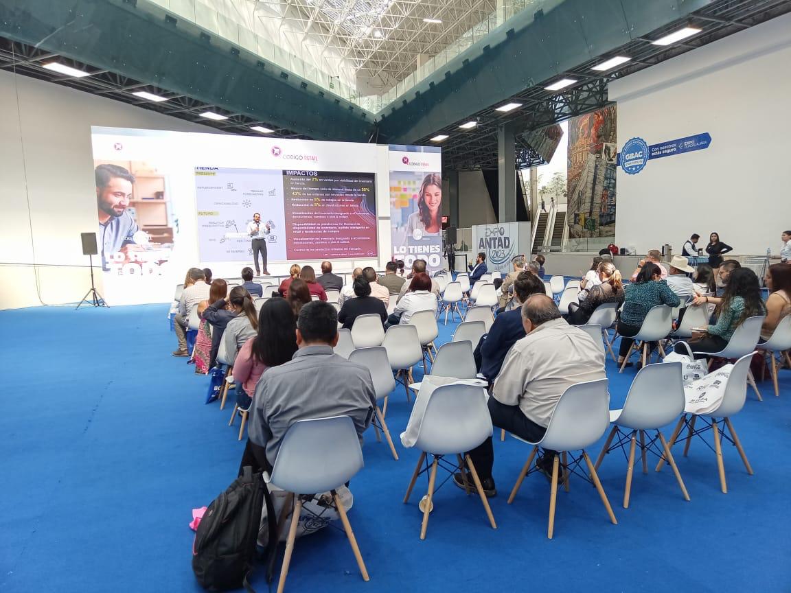 GS1_Mx's tweet photo. Estamos en pleno #RetailTalk con José Ambe, Socio fundador de Logística de México, nos está compartiendo las tendencias y tecnologías clave para el futuro de la cadena de suministro. Descubre cómo la transformación digital del retail está mejorando la experiencia del consumidor. https://t.co/PK9FZYfaLC