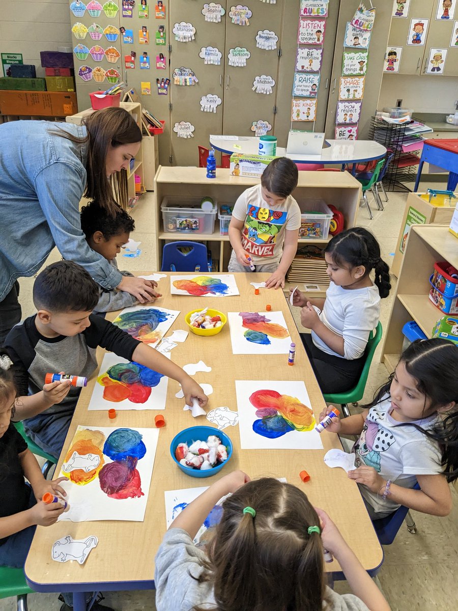 MrsCabreraLP's tweet photo. Our preschoolers @LivingstonPark were busy integrating science, literacy and art during our #MousePaint lesson today! They learned about primary colors & mixed paint to make new colors! Loved hearing all the reactions! @NBTPreschool #NJSTEMMonth https://t.co/GHvKQ9lFQl
