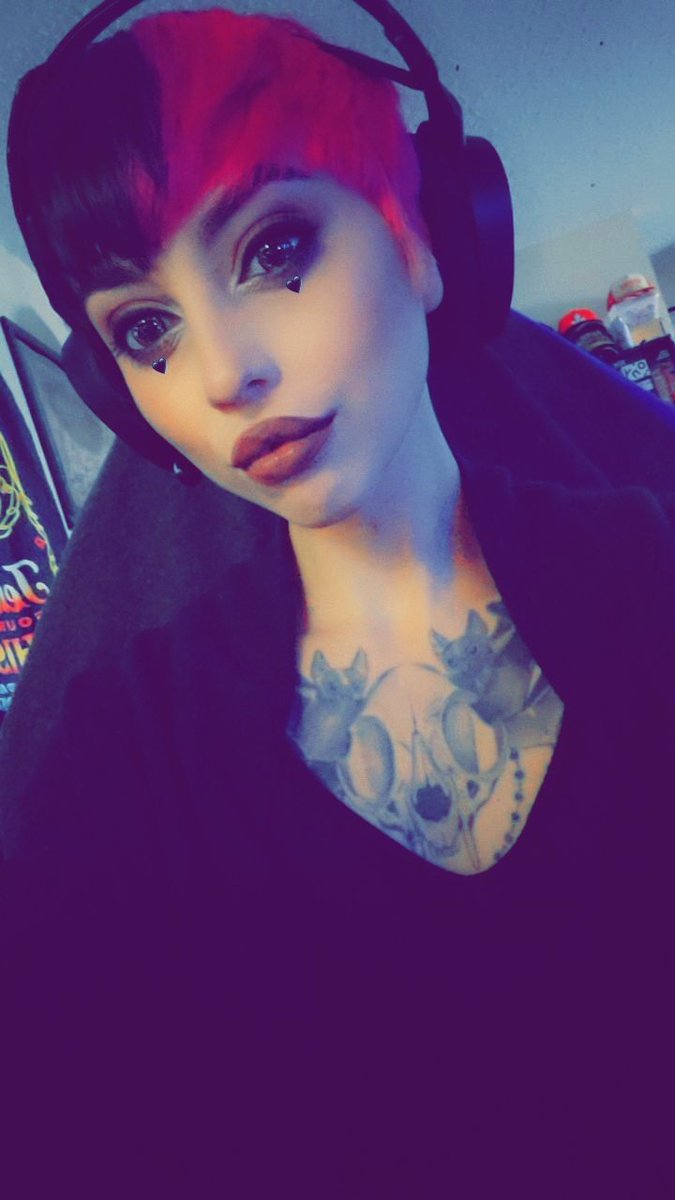Mutant_Baby's tweet photo. Finally starting Lightfall! Come join me! 🖤 #Destiny2 #Destiny2Lightfall #gamergirl #SupportSmallStreamers #smallstreamer #TwitchStreamers 

https://t.co/G28xxycT23 https://t.co/ow0RRKYEep