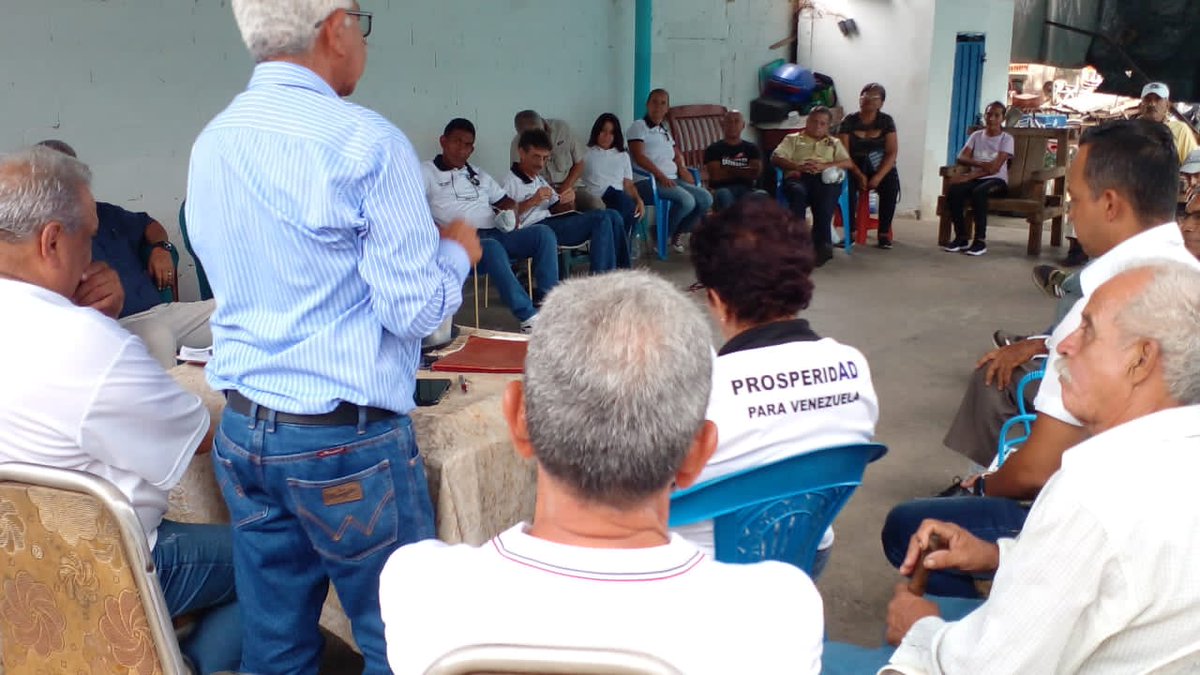 lucassegura1's tweet photo. #MAR07 En Reunión de Trabajo con nuestros compañeros del CEM Guanare, alistando los detalles de la visita de nuestro Candidato y seguro Ganador de las Primarias Presidenciales de la Oposición Compañero Carlos Prosperi https://t.co/YXBak5IkxA
