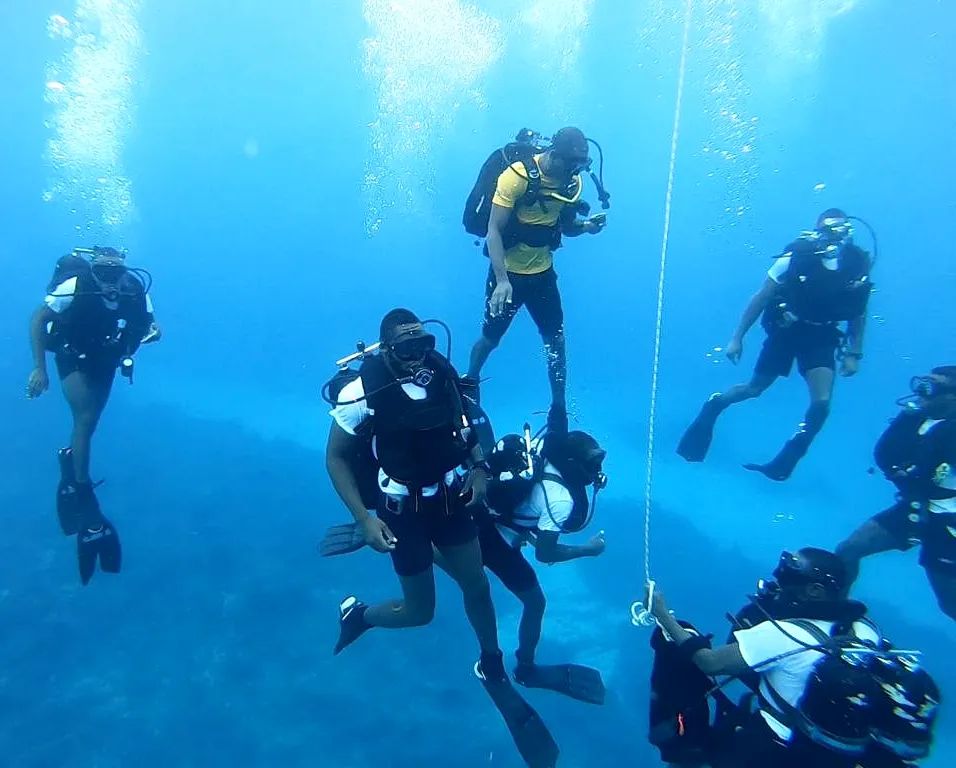 JDFSoldier's tweet photo. #Repost @JDFCMA
ββ
#CMASPOTLIGHT
The Ship Team Dive Course (STDC), offered at the Caribbean Military Academy's School of Maritime Studies (SchMS), aims to equip potential divers with the skills, knowledge and attitudes required for them to effectively perform https://t.co/5ewP3D6tJb