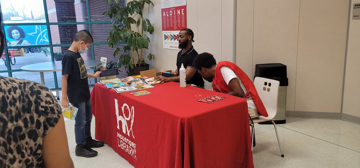 AGarcia1135's tweet photo. Spring Open House @Hill_AISD is in full swing! Hill families are receiving great information and resources from our community vendors. @whiteconstance1 @Garciamari2001 @SheniceGary @Aldine_FACE @AldineISD @DrFavy 
#KeepGrowingKeepGoing
#AldineConnected
#AldineConectado https://t.co/mzsZO4jgDC