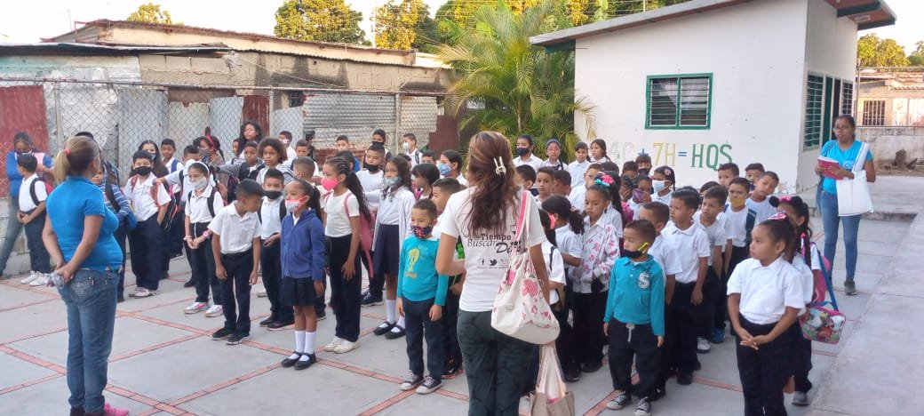 Municipio Francisco Linares Alcántara UEE Los Próceres .
Siembra de árbol y Biografía del presidente Hugo Chávez. Juramentación de Brigada Ecológica.
#ARAGUA 
#AraguaEsEducacion 
<a href="/nicolasMaduro/">Nicolás Maduro</a>
<a href="/_LaAvanzadora/">Yelitze Santaella</a>
@Mppeducacion
<a href="/leoalvacabrera/">Prof. Leonardo Alvarado</a>
<a href="/soykarinacarpio/">Karina Carpio</a>
<a href="/GobiernoAragua_/">Gobierno Aragua</a>