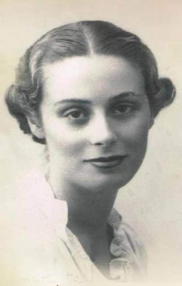 Hace 60 años una jurista, Mercedes Formica, consiguió reformar el Código Civil.
Equiparó derechos entre hombres y mujeres sin asociaciones ni subvención alguna.
Hace 5 años Podemos le retiró el último busto en su tierra.
No era de izquierdas, así que el #8M  está proscrita...