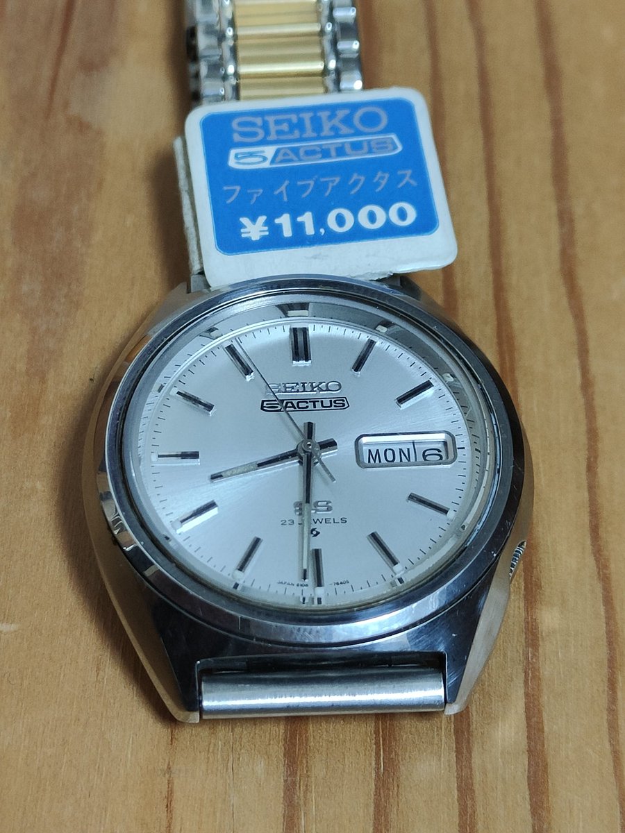 kenta27's tweet photo. #seiko
#seiko5
#actusss
#セイコーファイブアクタスSS
#Japan6106
#1972年
#今日の相棒
タグ付きのほぼ未使用っぽいのを
格安で購入🤣
歳の割にはピチピチです🤣
ベルト交換するかな…
これはこれで昭和っぽ…いかな https://t.co/JhfP882QTk