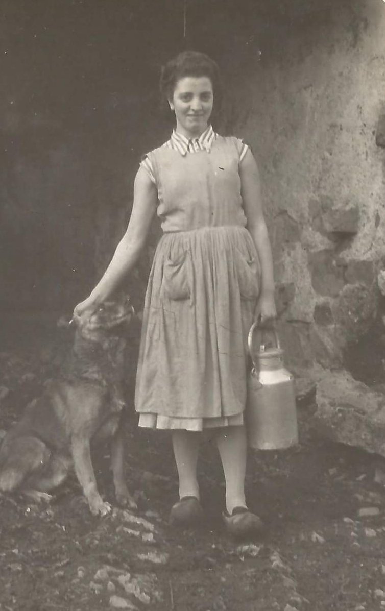 AnaniaAnia's tweet image. #urbiés 1958. Mi má y "El tigre".
#felizdiadelamujertrabajadora